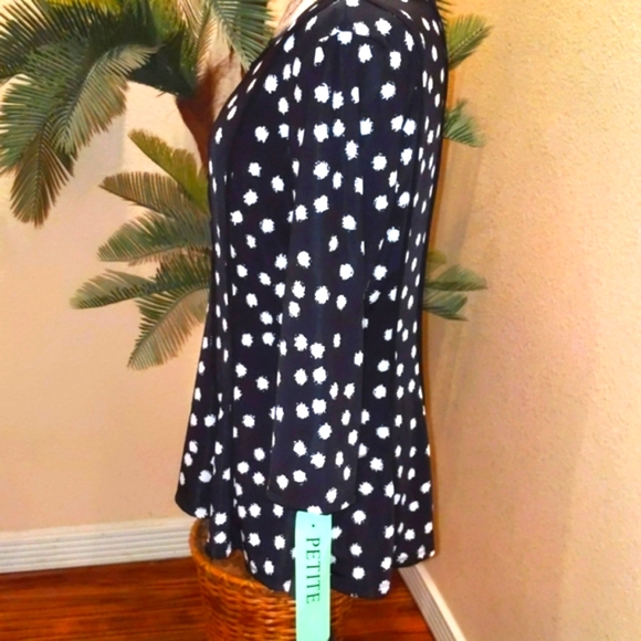 NWT LA Vanya Top Petite.            #56 - Picture 3 of 9